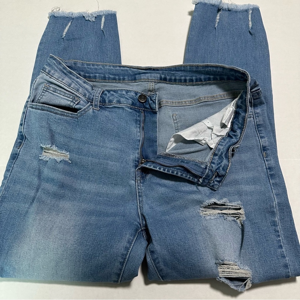 Cropped distressed jeans - Picture 6 of 8